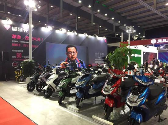 魔帝卡用科技(ji)革命改變未來(lái)！