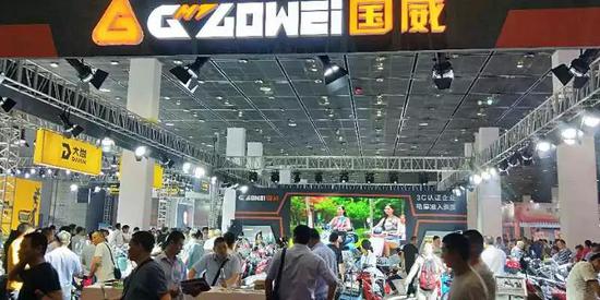 國威(wei)展台人氣火爆(bào)！