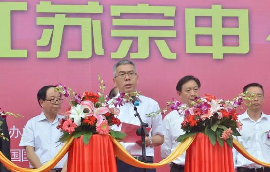 錫山區委常委(wěi)、區人民政府副(fù)區長李江先生(sheng)緻辭